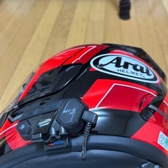 Araiヘルメット レッド・ブラック インカム付きの画像