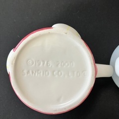 おまけ付き！ハローキティの可愛いデザインの陶器コップの画像