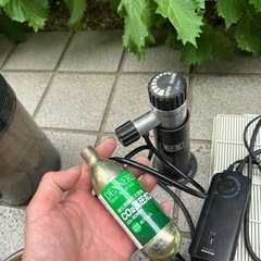 観賞魚水槽の濾過器、サーモヒーター、CO2添加用レギュレータなどの画像