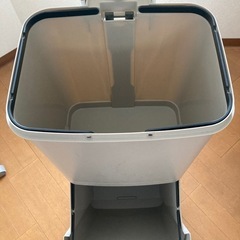 ゴミ箱の画像