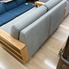 ★ジモティ割引あり★【リユースのサカイ野々市店】ソファー2人掛け ウッドレスト 140.2(幅)×82.6(奥行き)×70(高さ) ※クリーニング済みの画像