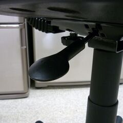 ☆未使用品 組立品 モノタロウ OAチェア WR-004A-BK キャスター付き 黒 デスクチェア オフィスチェア ブラック 札幌市 北区 屯田 の画像