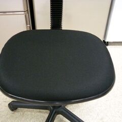 ☆未使用品 組立品 モノタロウ OAチェア WR-004A-BK キャスター付き 黒 デスクチェア オフィスチェア ブラック 札幌市 北区 屯田 の画像
