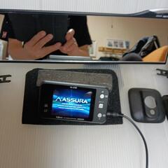 実物拝見しますと状態良いと思います！ASURAレーダー探知機microSDカード本体に取付けてます!&ミラー3面に分かれてますが写真でご覧の用に両サイド取り外しになってます真ん中を一面でも使えます・レーダー本体&3面ミラー&スタンド、スタンドカバー・シガレット用電源の出品になります!の画像