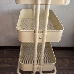 【無料】IKEA 定番品キャスター付きワゴンの画像