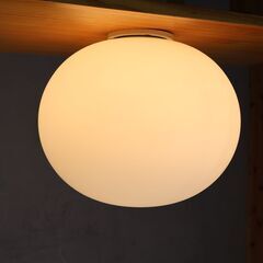 FLOS(フロス) のJasper Morrison（ジャスパー・モリソン)デザイン Glo-Ball(グローボール)C1 シーリングライト。どこからみても隙のない美しさのモダンな天井照明です♪の画像