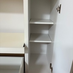 　キッチンボード　食器棚　の画像