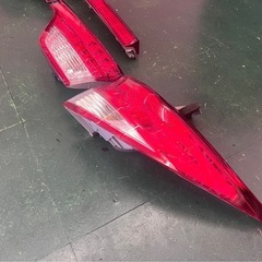 50系 エスティマ テールレンズ 新車外し
の画像