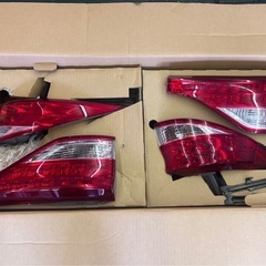 50系 エスティマ テールレンズ 新車外し
の画像