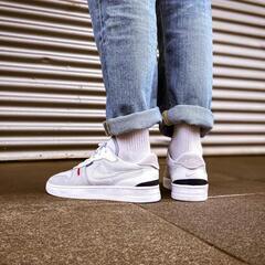 ☆新品☆[ナイキ] スカッシュ タイプ QS[SQUASH TYPE QS]ホワイト/ユニバーシティレッドCW7578-100

27cmの画像