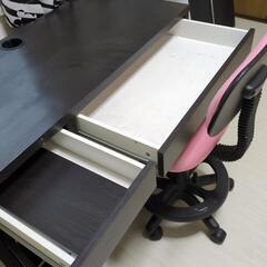 最終投稿！いない場合はお盆過ぎに廃棄します。イケア製勉強机（ホワイトボード付き）の画像