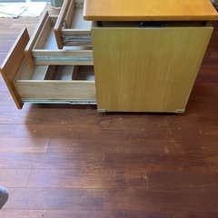 木製キャスター付き3段チェストの画像