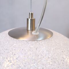 Lumen Center Italia(ルーメンセンターイタリア)のICEGLOBE(アイスグローブ)Sです。ポリカーボネート製のキラキラ輝く球体シェードから柔らかく美しい光を放つペンダントライト♪の画像