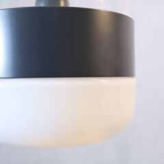 LUMINABELLA(ルミナベッラ)取り扱いの VISTOSI(ヴィストージ)よりFutura(フトゥラ)ペンダントライトです。乳白色とクリアガラスに黒のメタルがアクセントのモダンな天井照明♪の画像
