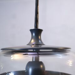 LUMINABELLA(ルミナベッラ)取り扱いの VISTOSI(ヴィストージ)よりFutura(フトゥラ)ペンダントライトです。乳白色とクリアガラスに黒のメタルがアクセントのモダンな天井照明♪の画像