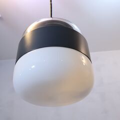 LUMINABELLA(ルミナベッラ)取り扱いの VISTOSI(ヴィストージ)よりFutura(フトゥラ)ペンダントライトです。乳白色とクリアガラスに黒のメタルがアクセントのモダンな天井照明♪の画像
