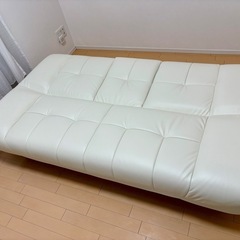 取引中※10日・11日、引取り※ニトリ　ソファーベッド(NSクリーン ピナ4 WH)　白　美品　東京都町田市の画像