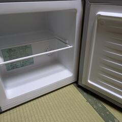 【17日まで】エスキュービズム　１ドア冷凍庫　３２L　２０１７年製　　WFR-1032SL　の画像