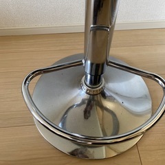 高さ調節できる！カウンターチェアの画像
