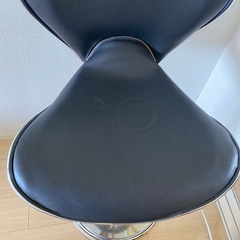 高さ調節できる！カウンターチェアの画像