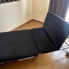 折り畳みベット　ブラック　リクライニング付きの画像