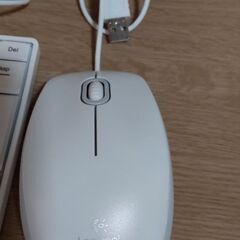 032.キーボード、マウス(白)の画像