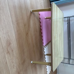 折り畳みテーブルの画像