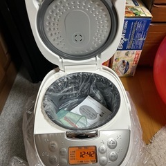 【2017年製】5.5号炊き東芝マイコン式炊飯器ジャー【新品】の画像