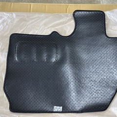 三菱ふそう　現行スーパーグレート　純正OPフロアマットの画像