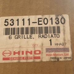日野純正フロントグリルの画像