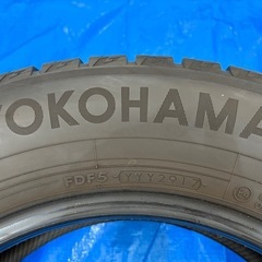 ⭐️在庫処分セール⭐️　ハリアー　エクストレイル　スタッドレスタイヤ　225/65R17 102Q YOKOHAMA iceGUARD6 2017年製の画像