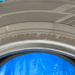 ⭐️在庫処分セール⭐️　ハリアー　エクストレイル　スタッドレスタイヤ　225/65R17 102Q YOKOHAMA iceGUARD6 2017年製の画像