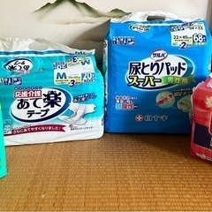 介護用オムツと椅子セットの画像