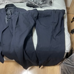 (無料でお譲りしますス)ーツ類の画像
