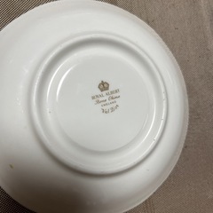 ローヤル　アルバート　カップ&ソーサーの画像