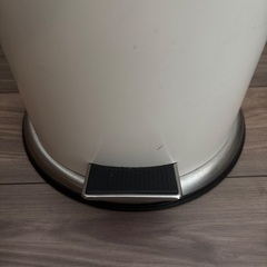 【無料】IKEA ペダル式ゴミ箱の画像
