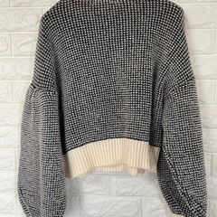 URBANITY クロップドニットセーター 黒と白 バルーンスリーブ Mサイズの画像