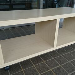 【無料】キャスター付きの白いローボード テレビ台 ※受付終了になっていない限りは気長に募集中の画像