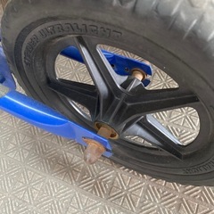 ストライダー青色の画像