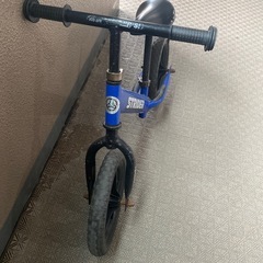 ストライダー青色の画像