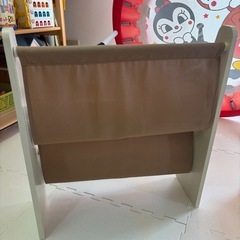 絵本ラックの画像