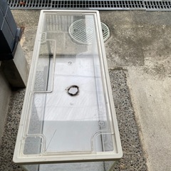 水槽と熱帯魚のセットの画像