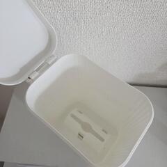 蓋付きゴミ箱の画像
