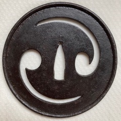 甲冑師鐔　室町期　鉄地　巴透かしの画像