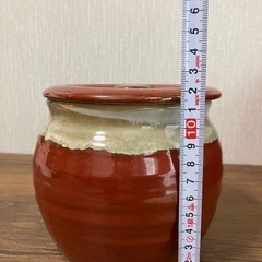 陶器製の漬物かめ（蓋付き）の画像