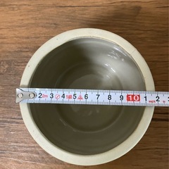 陶器製の漬物かめ（蓋付き）の画像