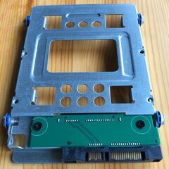 2.5inchから3.5inchインチ SATA HDD SSDマウンタ変換ブラケット の画像