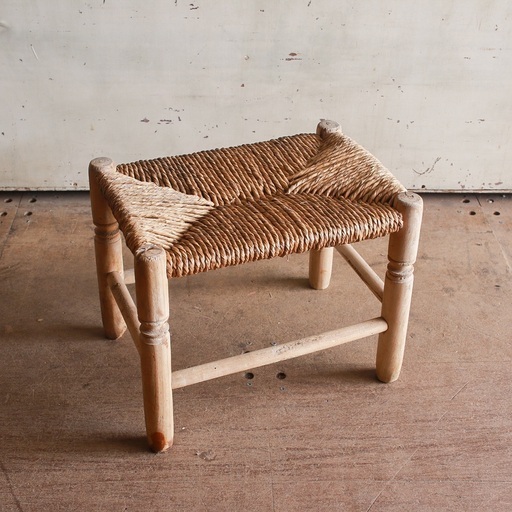 GMGN60○スペイン製 カスティリアンスタイル レザースツール 椅子 花台 飾 GMGN60○スペイン製 カスティリアンスタイル レザースツール 椅子 花台 飾