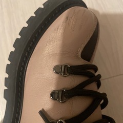 引っ越し処分
定価25万Valentino Garavani レザームートンブーツ ピンクの画像