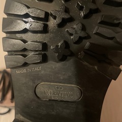 引っ越し処分
定価25万Valentino Garavani レザームートンブーツ ピンクの画像